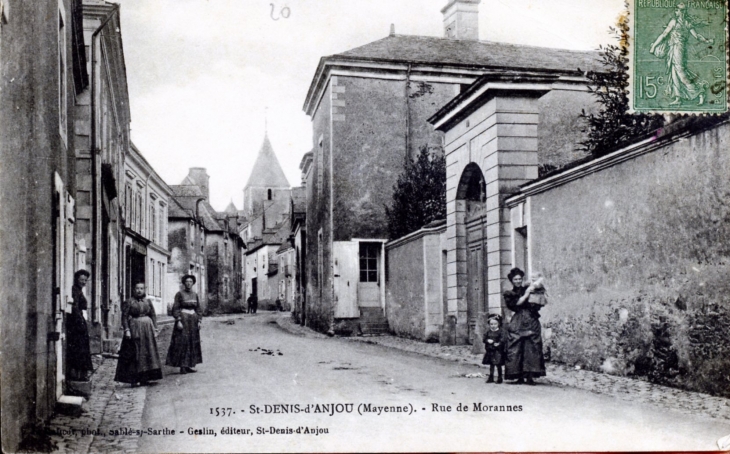Rue de Morannes, vers 1905 (carte postale ancienne). - Saint-Denis-d'Anjou