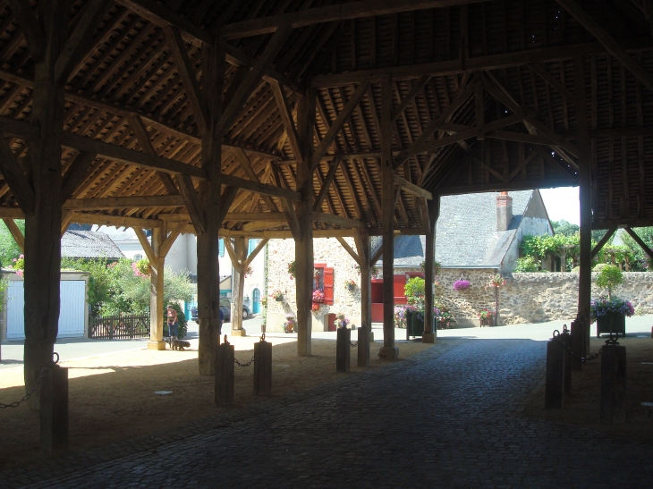 Sous les  halles. (1509) - Saint-Denis-d'Anjou