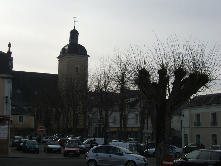 Parking de l'église de Château du Loir - Château-du-Loir