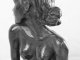 UnEurydice Bronze 1/8 Un regard en arrière, la belle Eurydice attend son amant avec une lassitude non dissimulée… 