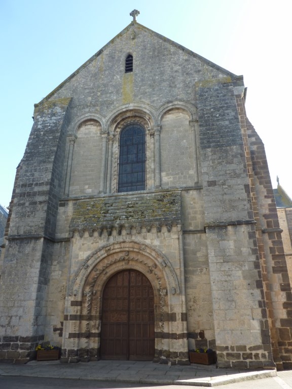 Porche de l'église Notre Dame - Fresnay-sur-Sarthe