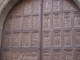 Photo suivante de Fresnay-sur-Sarthe La porte de l'église finement sculptée.