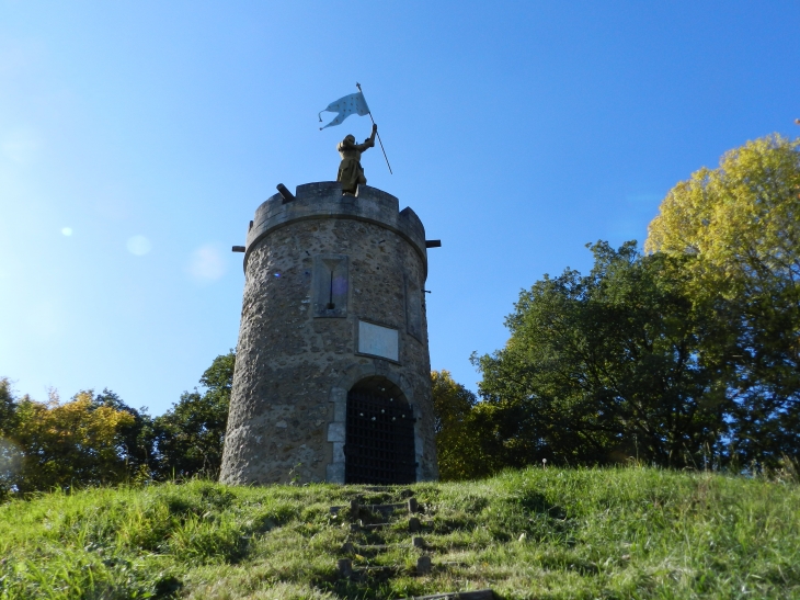 Tour Jeanne d'arc monument incontournable de la commune - La Chartre-sur-le-Loir