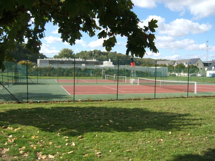 Cour de tennis - La Chartre-sur-le-Loir