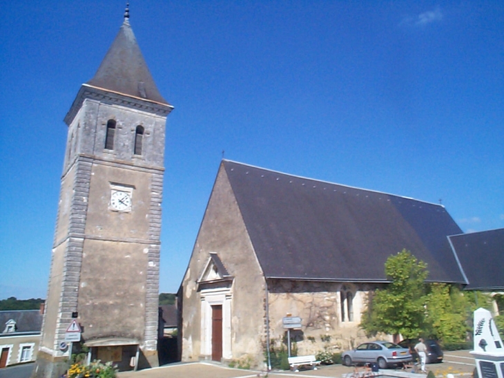 Photo à Pruillél'Éguillé (72150) L'EGLISE Pruillél'Éguillé, 9852