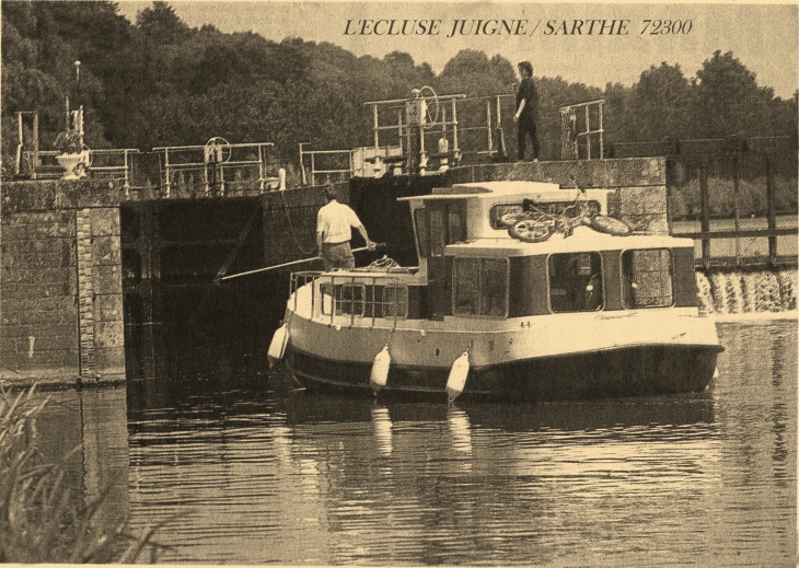 Le Moulin de Neuville viens de photo  du Maine Libbre vers 1990  sur Rivière de la Sarthe - Sarcé