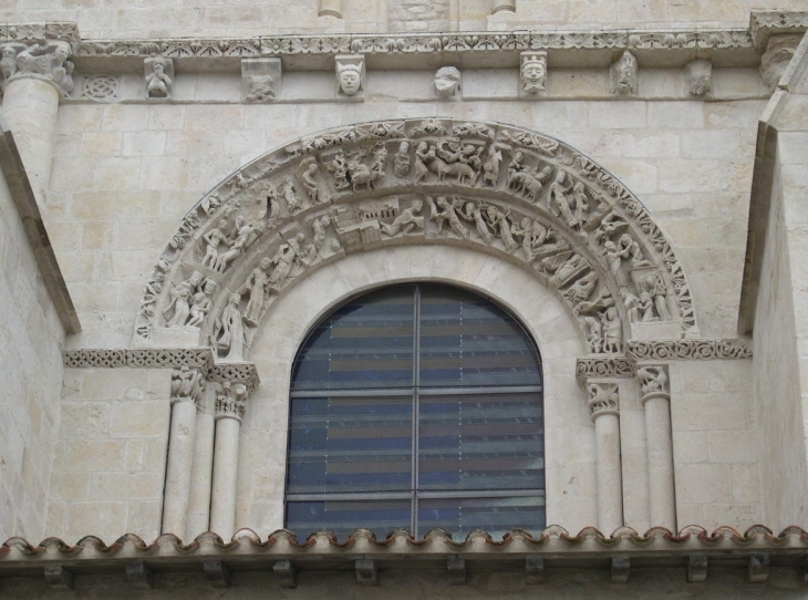 Détail façade église - Benet