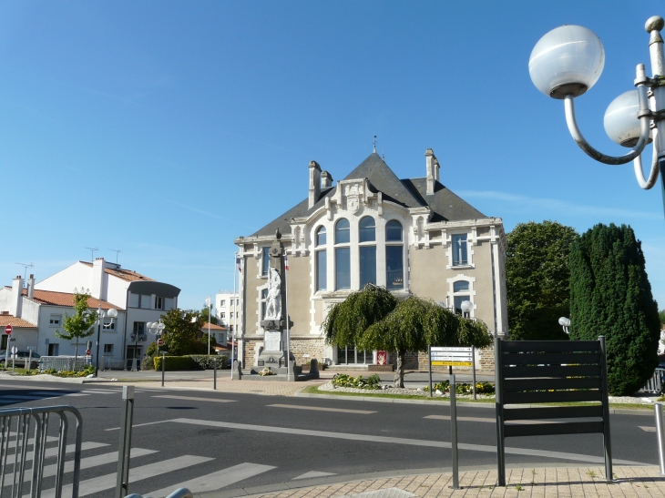 La mairie  Crédit : André Pommiès - Challans
