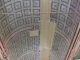 Photo suivante de Damvix Eglise Saint Guy : Plafond à caissons peints sur une voûte de lattes de bois.