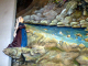 Eglise: Détail de la fresque Grotte de Lourdes par Gueret Photo D.GOGUET
