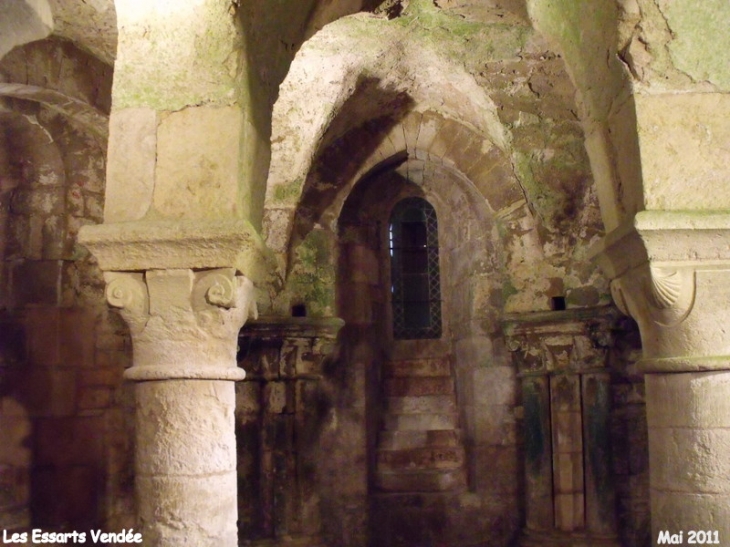 Crypte du prieuré Saint Plerre XI eme siècle - Les Essarts