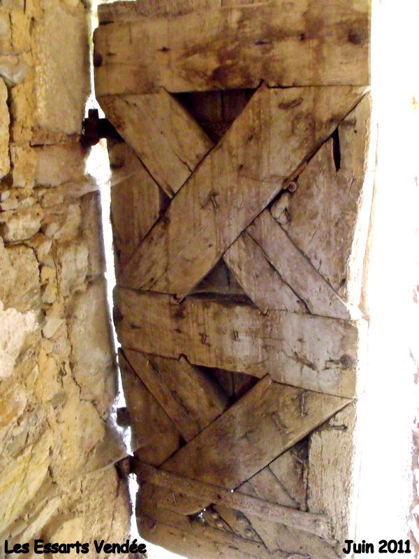 Cette porte de la tour des gardes a 800 ans - Les Essarts