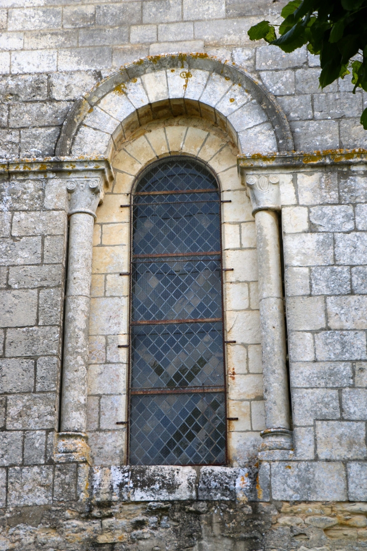 Fenêtre de l'église Saint Nicolas - Maillezais