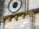 Photo suivante de Maillezais La corniche au dessus du portail de l'église Saint nicolas.