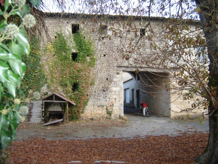 Le prieuré de Mouzeuil - Mouzeuil-Saint-Martin