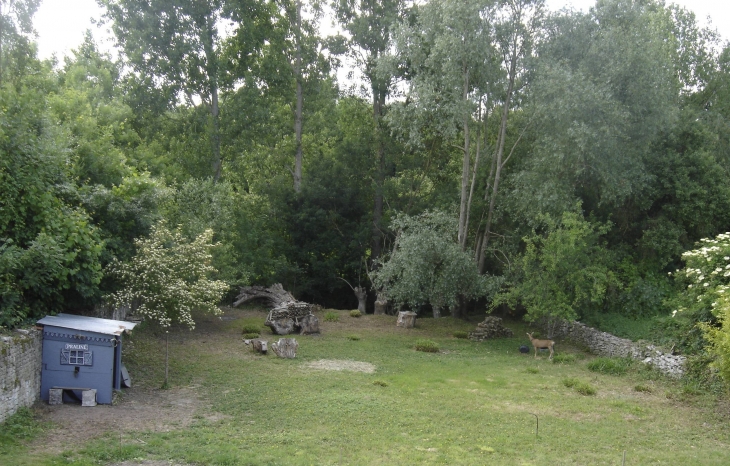 Jardin de Mouzeuil et la rivière La Corde en contrebas - Mouzeuil-Saint-Martin