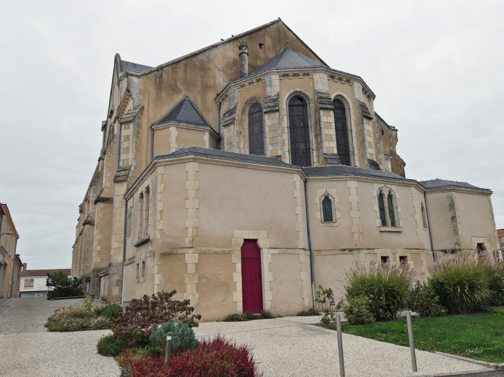 Derrière l'église  - Saint-Christophe-du-Ligneron