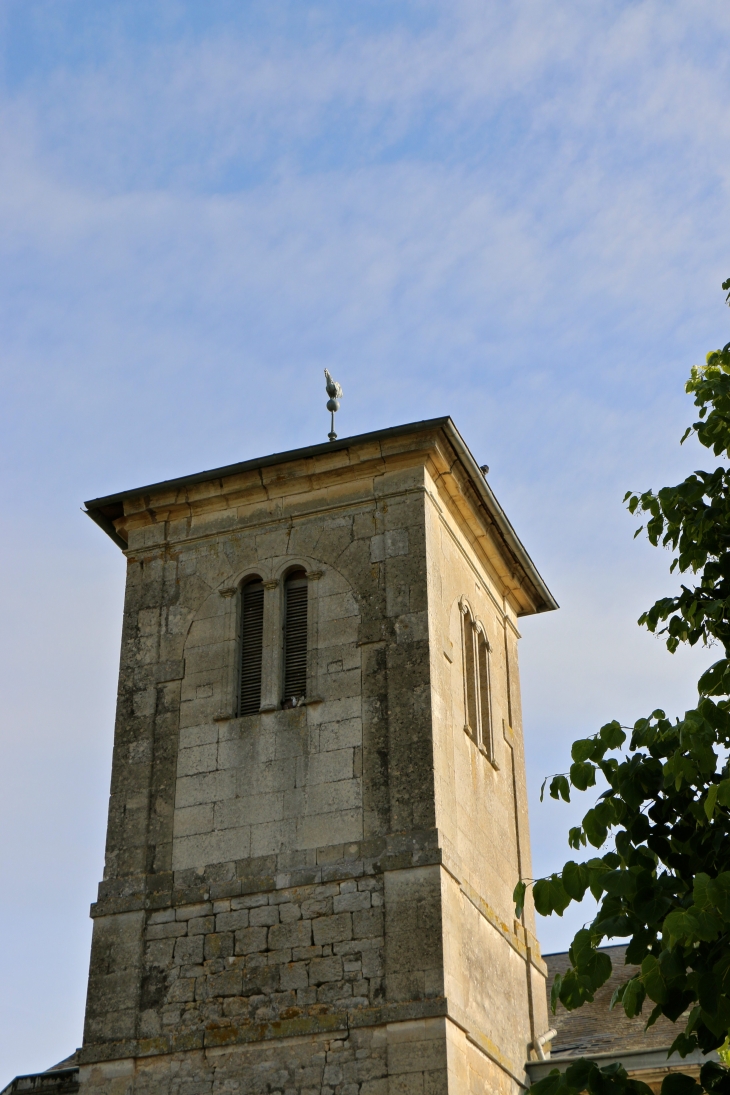 Le clocher de l'église Saint Sigismond. - Saint-Sigismond