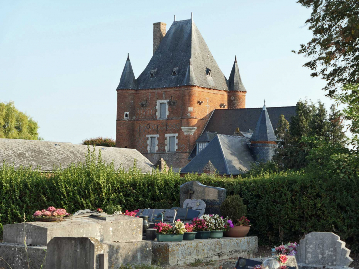 Le château vu du cimetière - Bois-lès-Pargny
