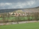 Le village, la riviére Marne et le vignoble