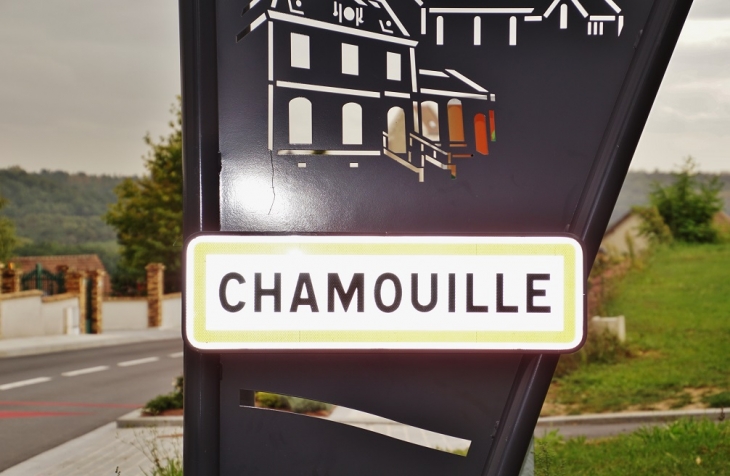 - Chamouille
