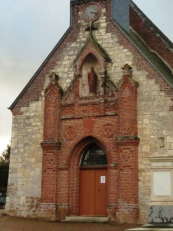 L'entrée de l'église - Chevennes
