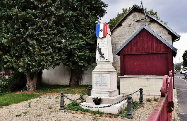 Monument-aux-Morts - Chivres-Val