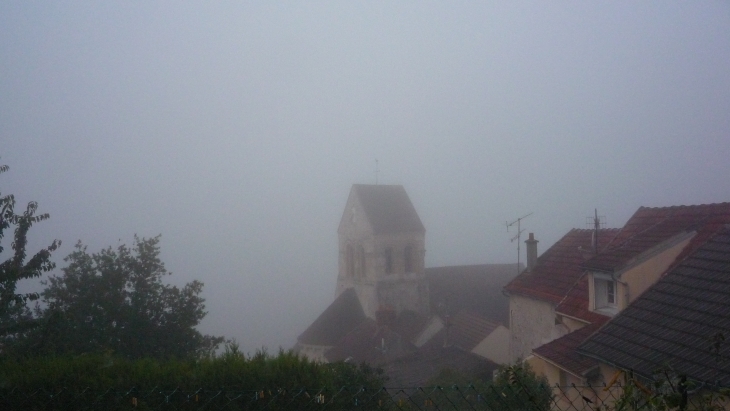 L'eglise dans la brume by walkat13 - Crouttes-sur-Marne