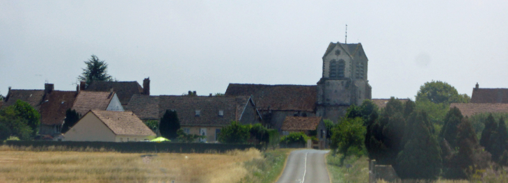 L'entrée du village - La Chapelle-sur-Chézy
