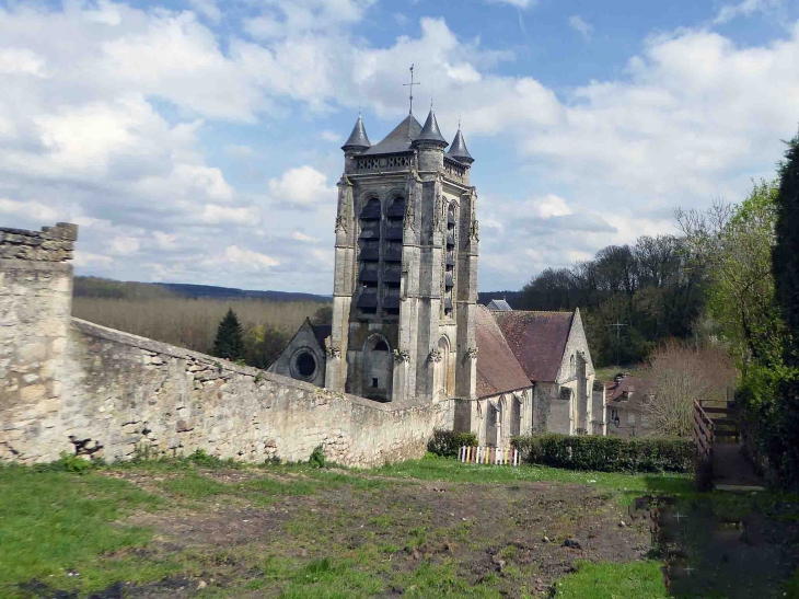 Les remparts et l'église Notre Dame - La Ferté-Milon