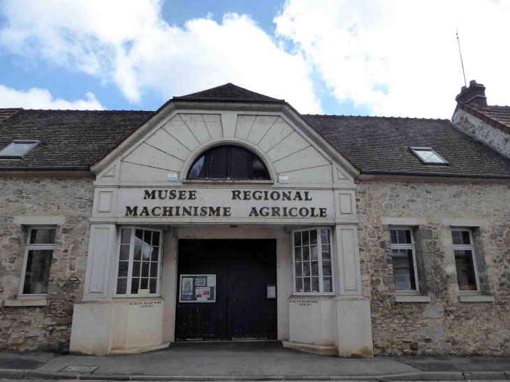 Ville basse : le musée du machinisme agricole - La Ferté-Milon