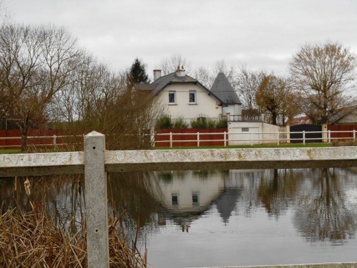 Maison au bord de l'eau - Ly-Fontaine