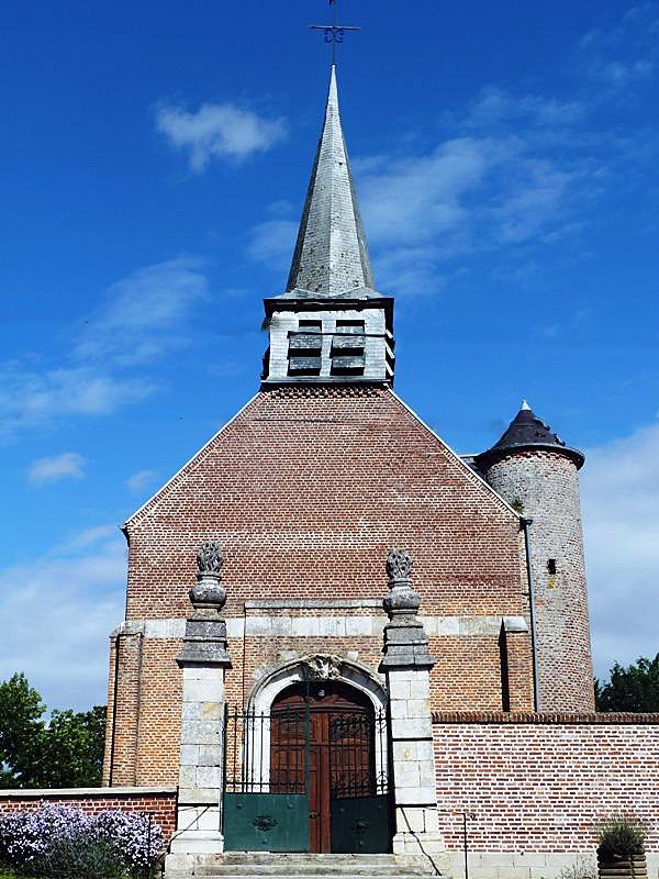 L'entrée de l'église - Thenailles