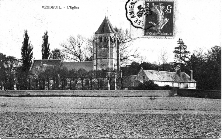 L'église (carte postale de 1912) - Vendeuil