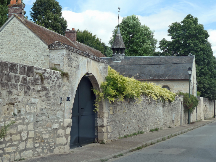 Grande rue : la chapelle Notre Dame du Bon Secours - Avilly-Saint-Léonard