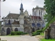Église Saint-Jean-Baptiste de Chaumont-en-Vexin.  Construite vers 1530-1535 en style ogival flamboyant sauf la tour de style Renaissance. L'église sera consacrée en 1554 par le cardinal Charles de Bourbon qui était le neveu du principal donataire.