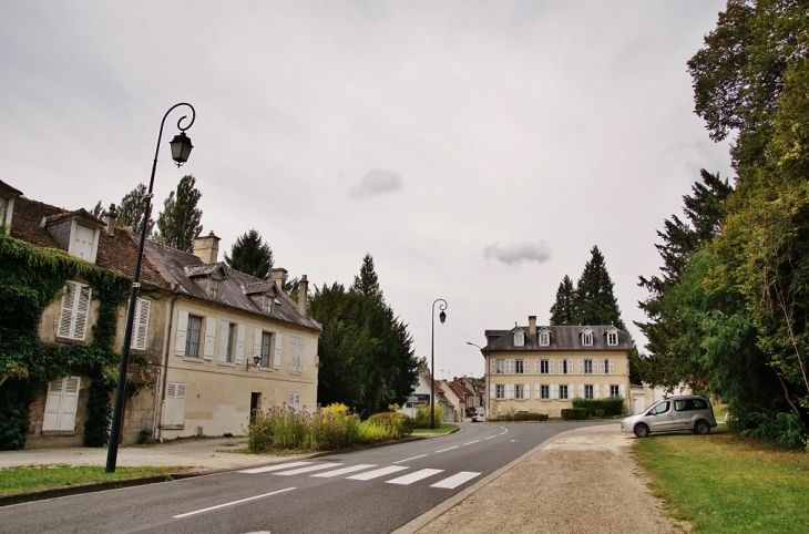 Le Village - Choisy-au-Bac