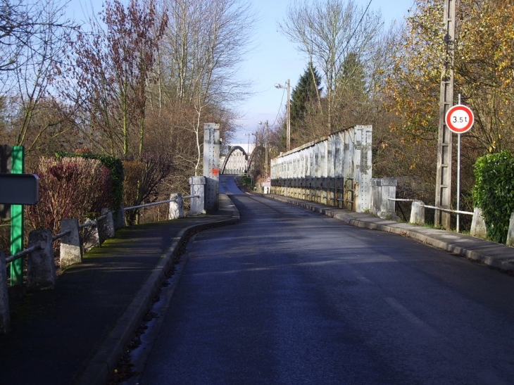 Petit pont sur l'Oise - Montmacq