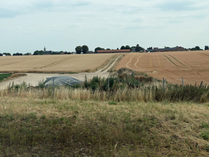 Le village vu de l'autoroute A29 - Harbonnières