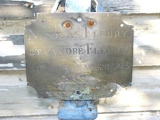 Plaque apposée sur le calvaire FLOURY par la famille en 1788 - Maisnières