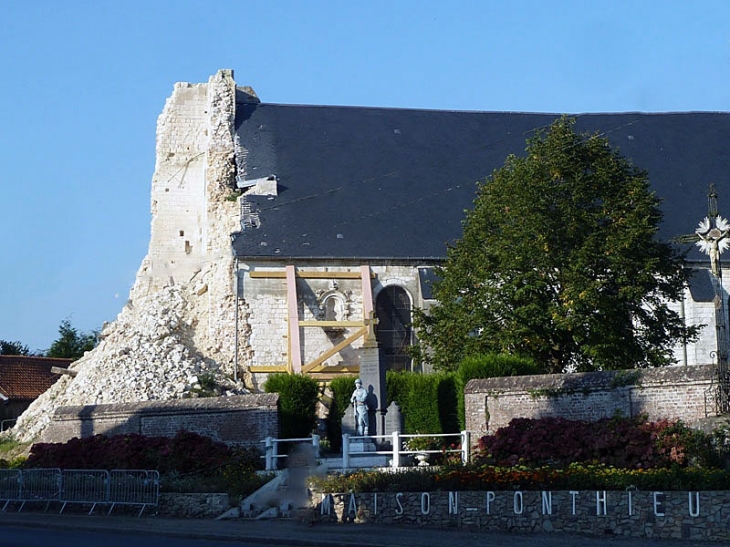 L'église dont le clocher s'est effondré en Janvier 2014 - Maison-Ponthieu