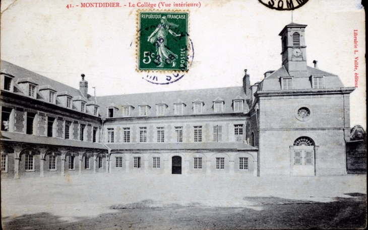 Le Collège (vue intérieur), vers 1908 (carte postale ancienne). - Montdidier