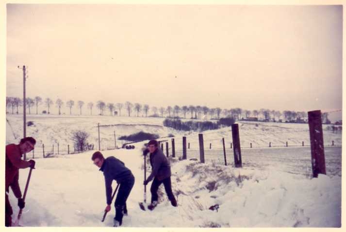 Route enneigée entre Ovillers & La Boisselle durant l'hiver 1963 - Ovillers-la-Boisselle