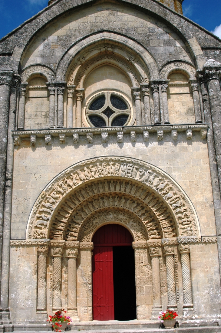 Le portail latéral église St Pierre  - Aulnay
