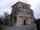 Eglise Notre Dame de l'Assomption, bâtie en grison, et son portail de style saintongeais.