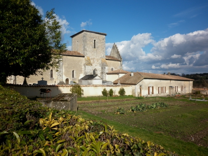 L'église Saint Symphorien XIIème. - Chatenet