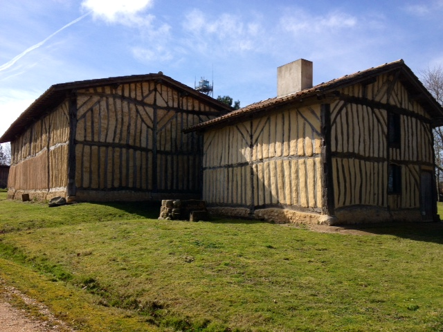 Maison de la forêt: grange à pans de bois et torchis XVIIIème. - Montlieu-la-Garde