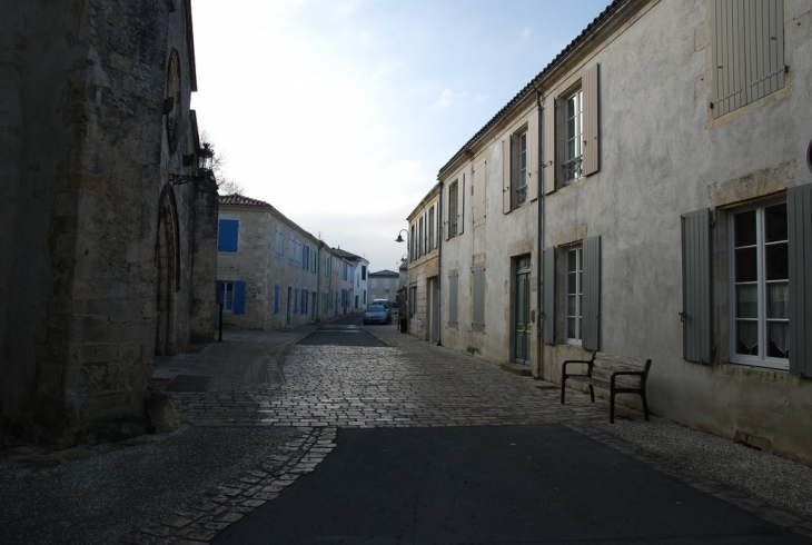 Rue de l'église - Nieul-sur-Mer