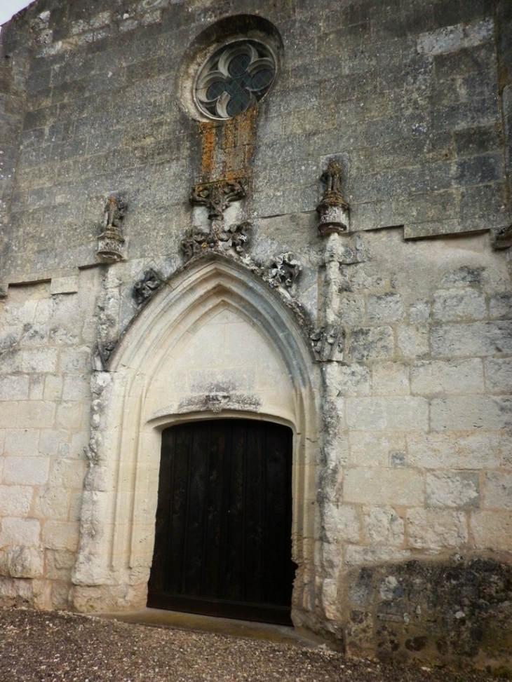 Portail et façade de l'église (IMH). - Polignac