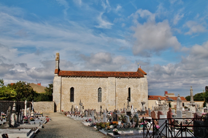 L'église et le cimetière de la Commanderie des Templiers   - Puyravault